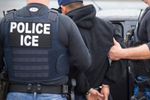 Activistas alertan que ICE está lista para perseguir y detener a ‘soñadores’